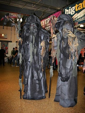 Gravitylive-Stilt-Walkers-Grim-Reaper-1.jpg