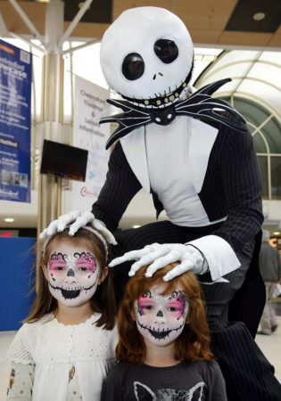 Jack-and-Sally-stilt-walkers-gravitylive-5-1.jpg