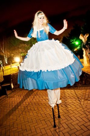 alice-in-wonderland-stilt-walkers-gravitylive-1-2.jpg