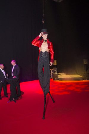 cabaret-stilt-walkers-gravitylive-2-1.jpg