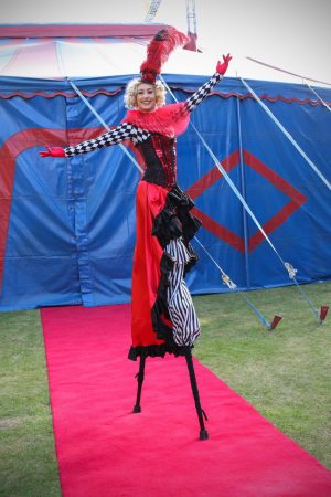 circus-stilt-walkers-gravitylive-2-scaled-2.jpg