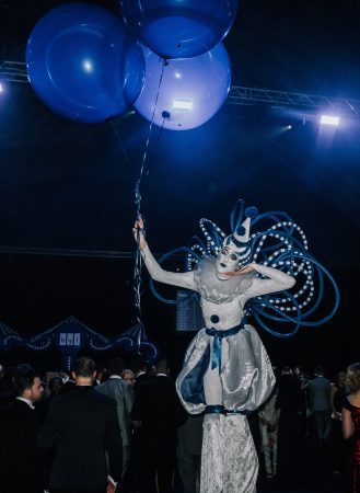 cirque-stilt-walkers-gravitylive-4-1.jpg