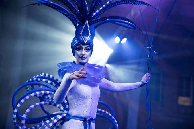 cirque-stilt-walkers-gravitylive-6-1.png