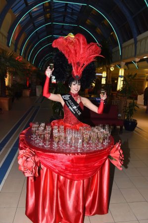 feather-showgirls-living-tables-gravitylive-3-scaled-2.jpg