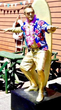 golden-surfer-living-statues-gravitylive-2-1.jpg