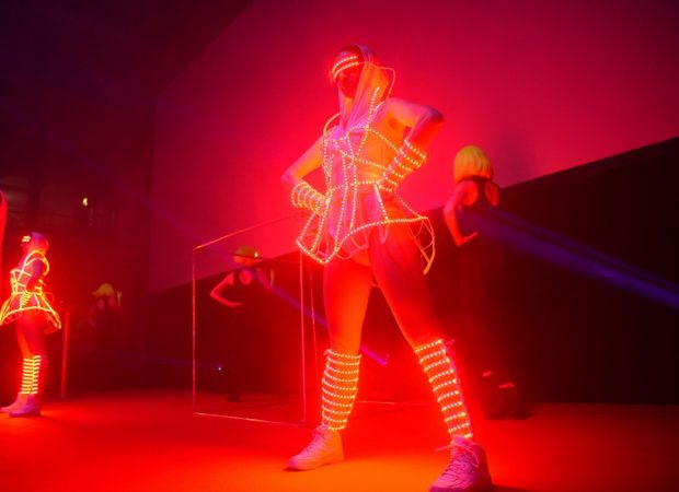 led-dancers-gravitylive-4-3.jpg