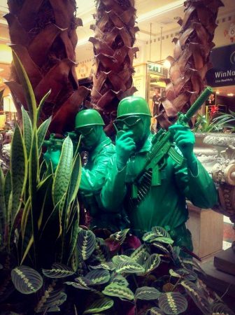 toy-soldier-living-statues-gravitylive-4-1.jpg