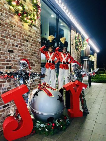 toy-soldiers-stilt-walkers-gravitylive-7.jpeg