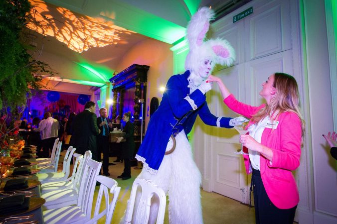 white-rabbits-stilt-walkers-gravitylive-5-scaled-1.jpg
